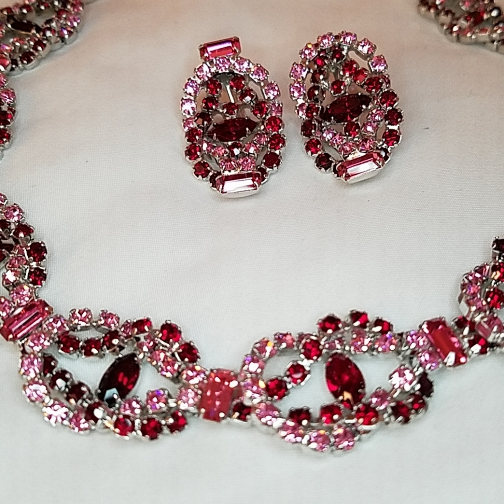 Vintage Rhinestone Jewelry - Picture 3 of 8